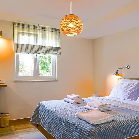 Lägenhet Ljuba Cozy Modern Escape In *